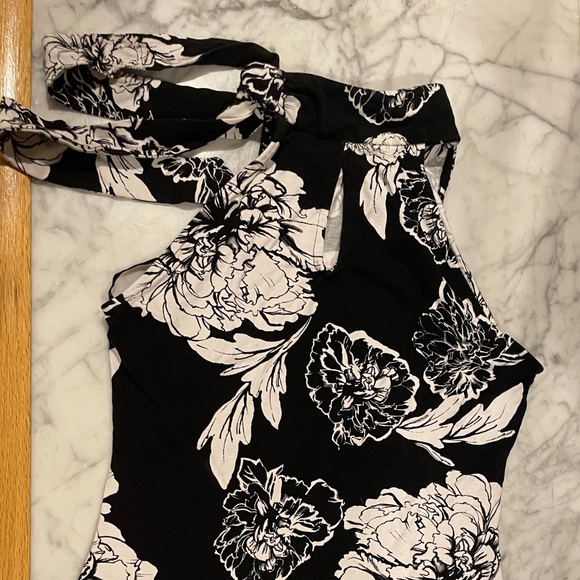 White House Black Market Black & White Flower Halter Top with Tie - Picture 4 of 7